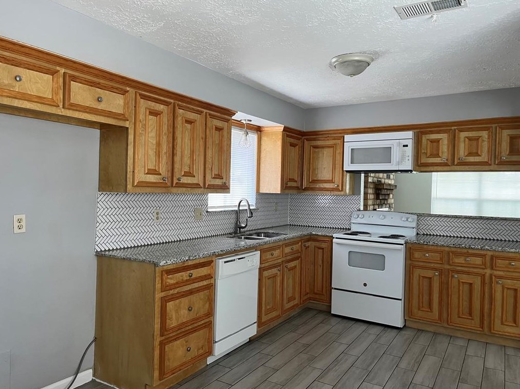 1322 Wrotham Ln, Channelview, TX 77530