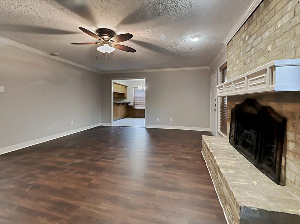 654 S Rivershire Dr, Conroe, TX 77304