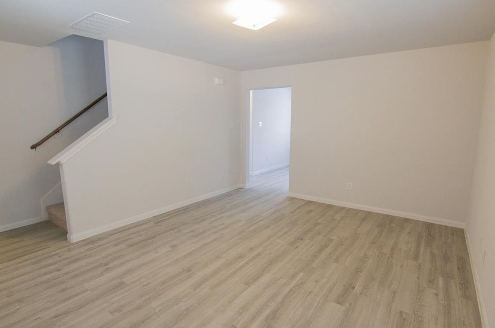 2918 Junction Dr, Houston, TX 77045-6556