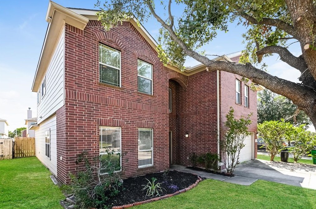 19539 Otter Trail Ct, Katy, TX 77449-4551
