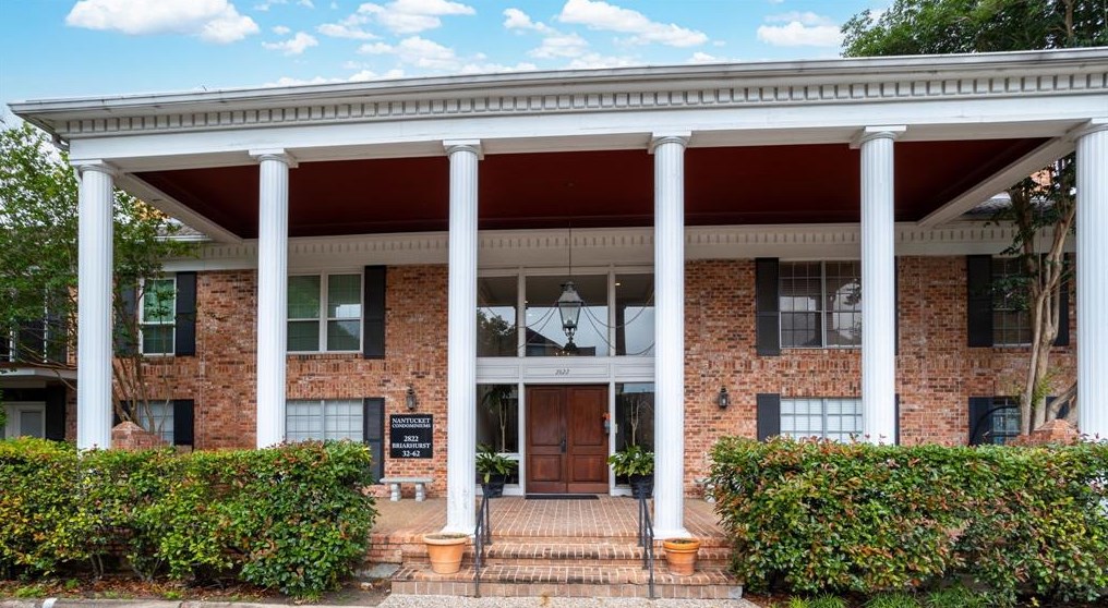 2822 Briarhurst Dr, Houston TX  77057-5336 exterior