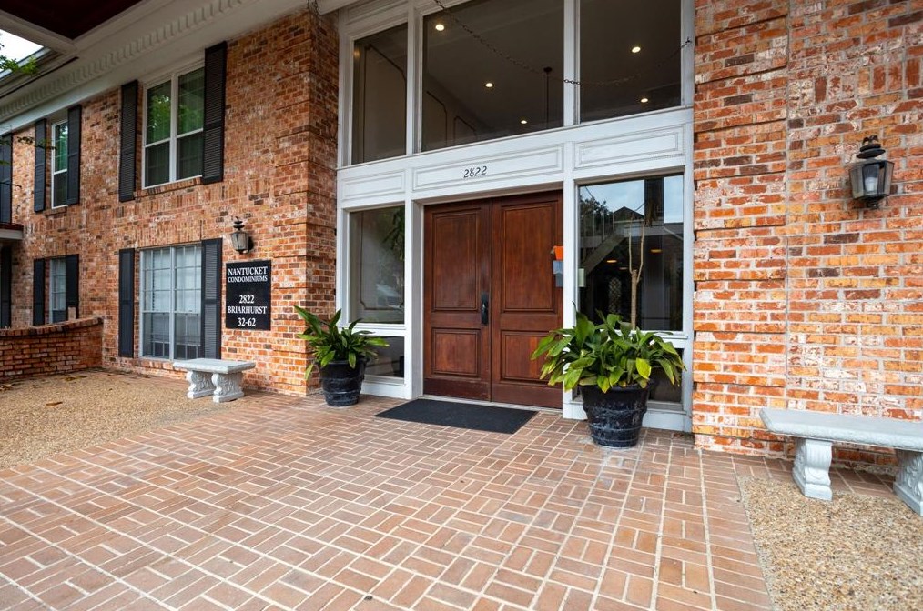 2822 Briarhurst Dr, Houston, TX 77057-5336