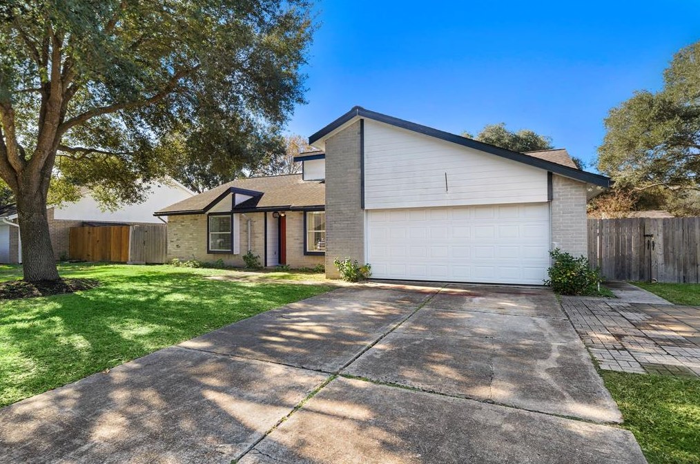 509 Magnolia Bend St, League City, TX 77573
