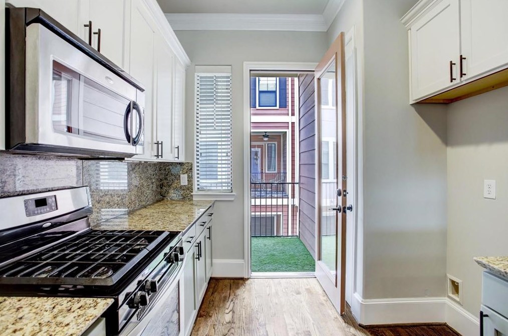 1046 23rd St, Houston TX  77008-2406 exterior