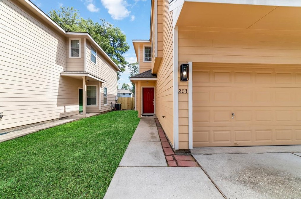 203 W Stedhill Loop, Conroe, TX 77384