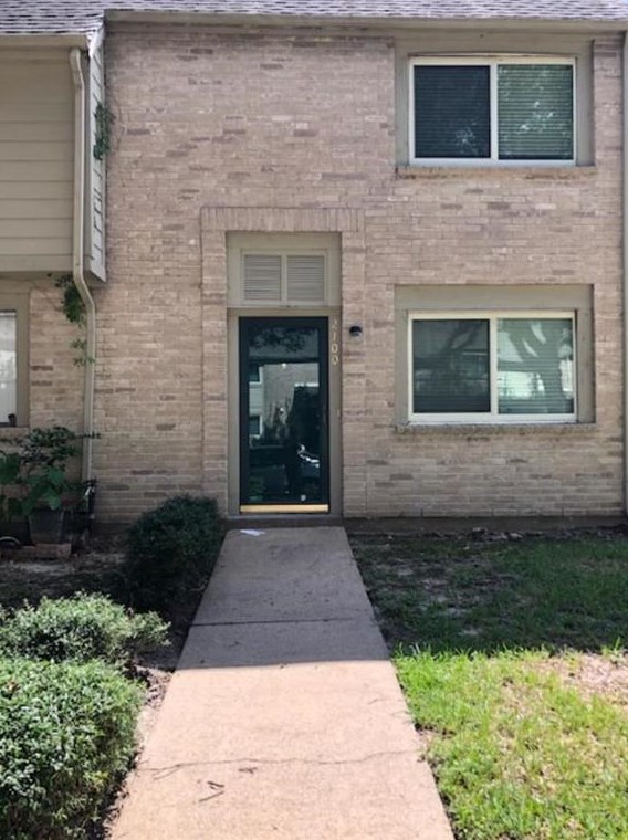 2100 Shiveley Cir, Houston, TX 77032