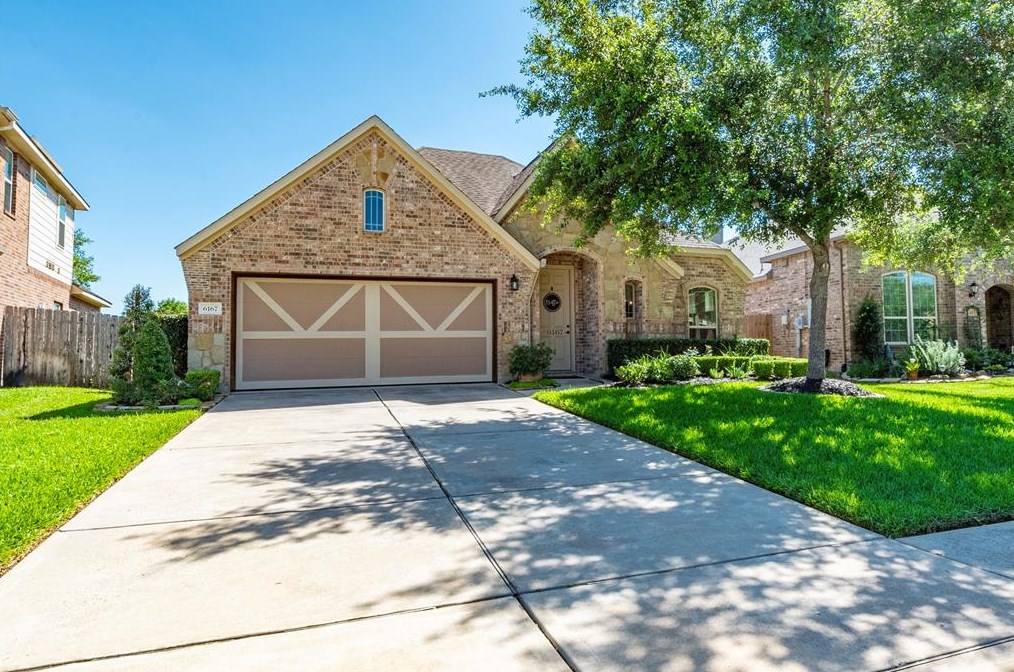 6167 Bridgewater Ln, League City, TX 77573-1477