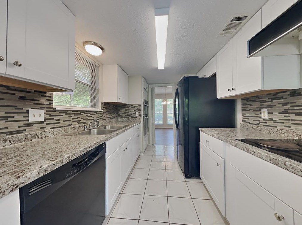 10415 Windriver Dr, Houston TX  77070-5327 exterior