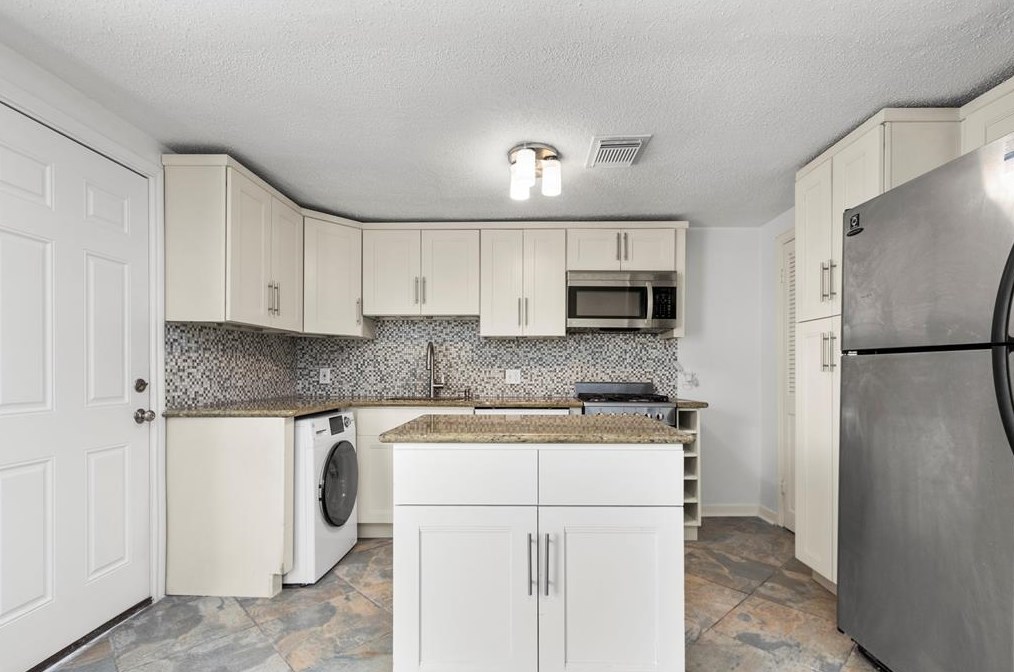 3346 Blodgett St, Houston TX  77004-6305 exterior