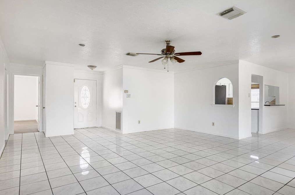 10007 Kirkbluff Dr, Houston TX  77089-2801 exterior