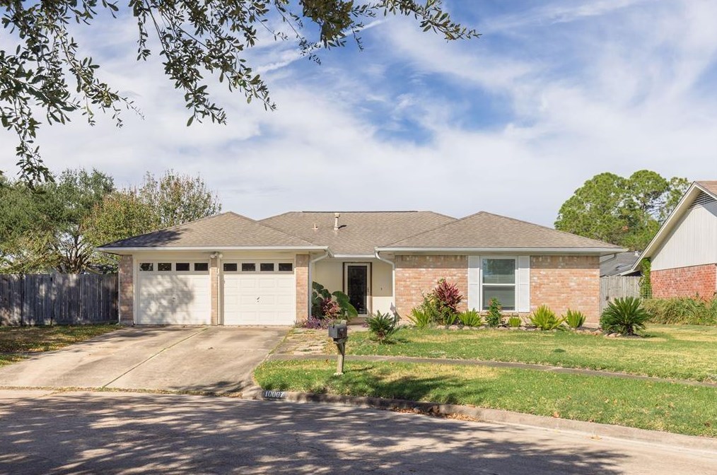 10007 Kirkbluff Dr, Houston, TX 77089