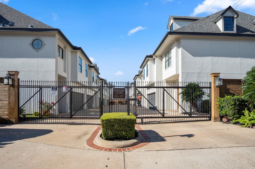 2822 Bering Dr, Houston, TX 77057