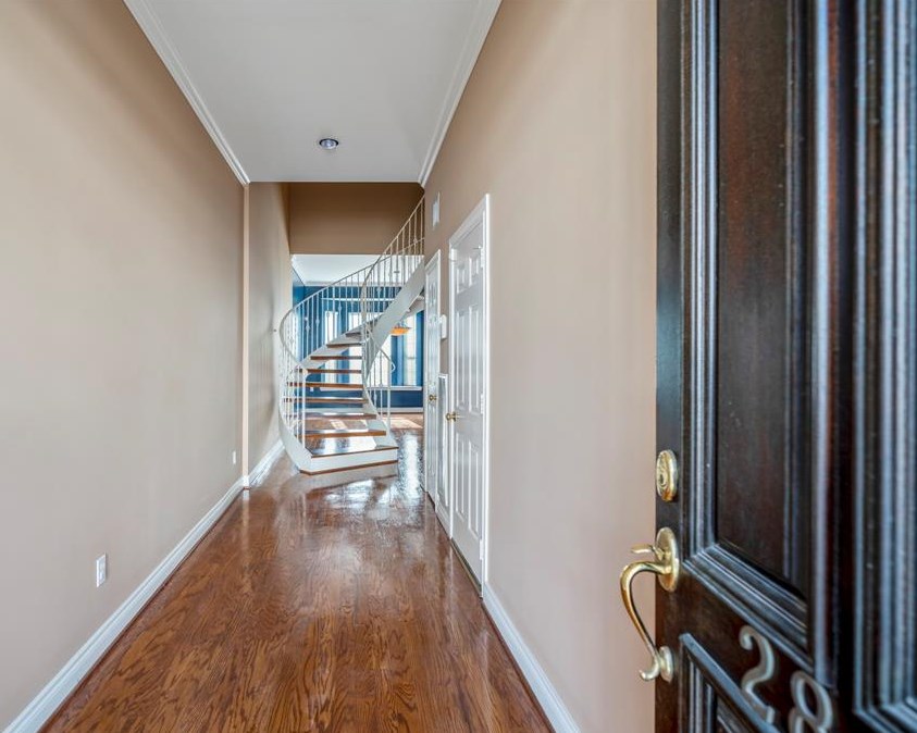 2822 Bering Dr, Houston TX  77057-5772 exterior