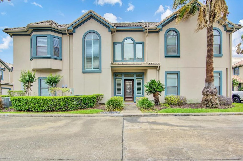 478 Mariners Dr, Kemah, TX 77565