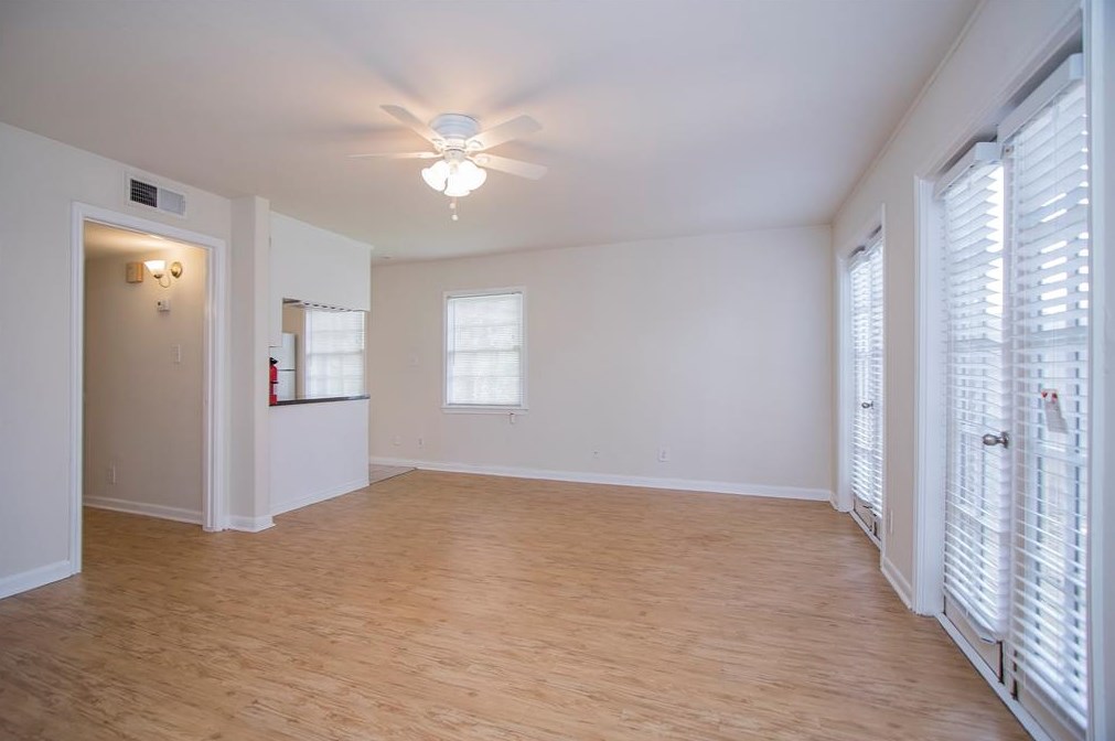 1727 Commonwealth St, Houston TX  77006-1057 exterior