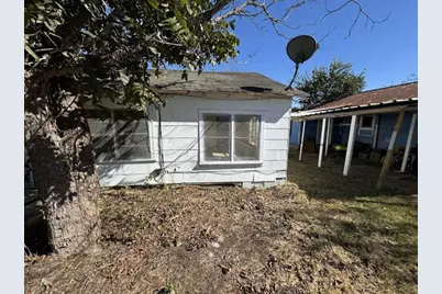 948 S Williamson Street, Giddings, TX 78942 - Photo 2