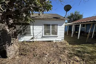 948 S Williamson St, Giddings, TX 78942 - Photo 2