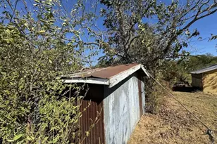 948 S Williamson St, Giddings, TX 78942 - Photo 4