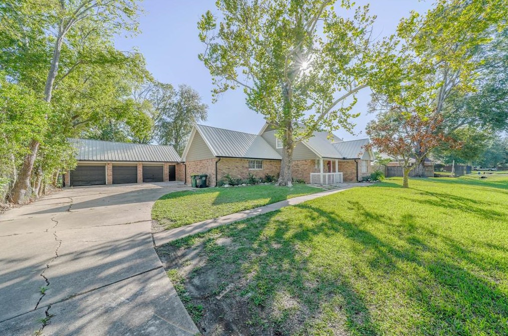 3424 Robinson Dr, Pearland, TX 77581