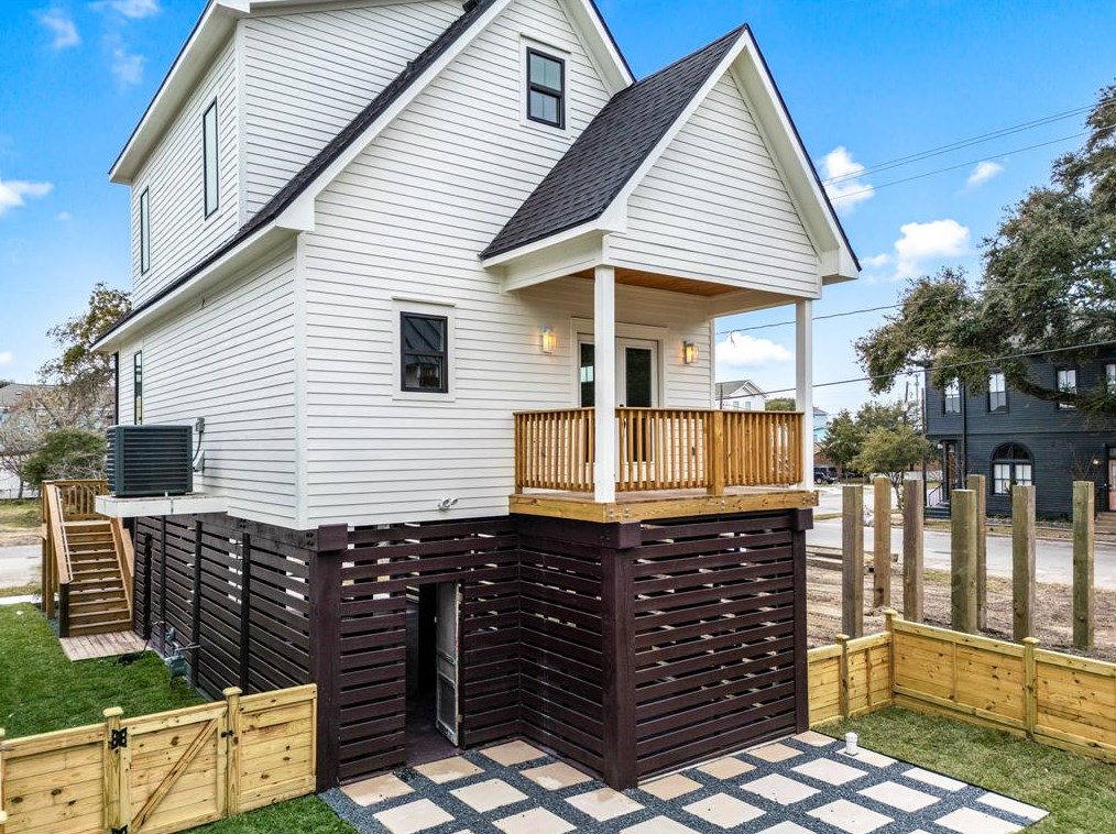 1224 32 St, Galveston TX 77550-6823 exterior