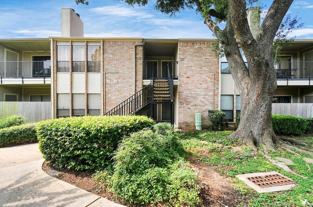 8100 Cambridge St #31, Houston, TX 77054
