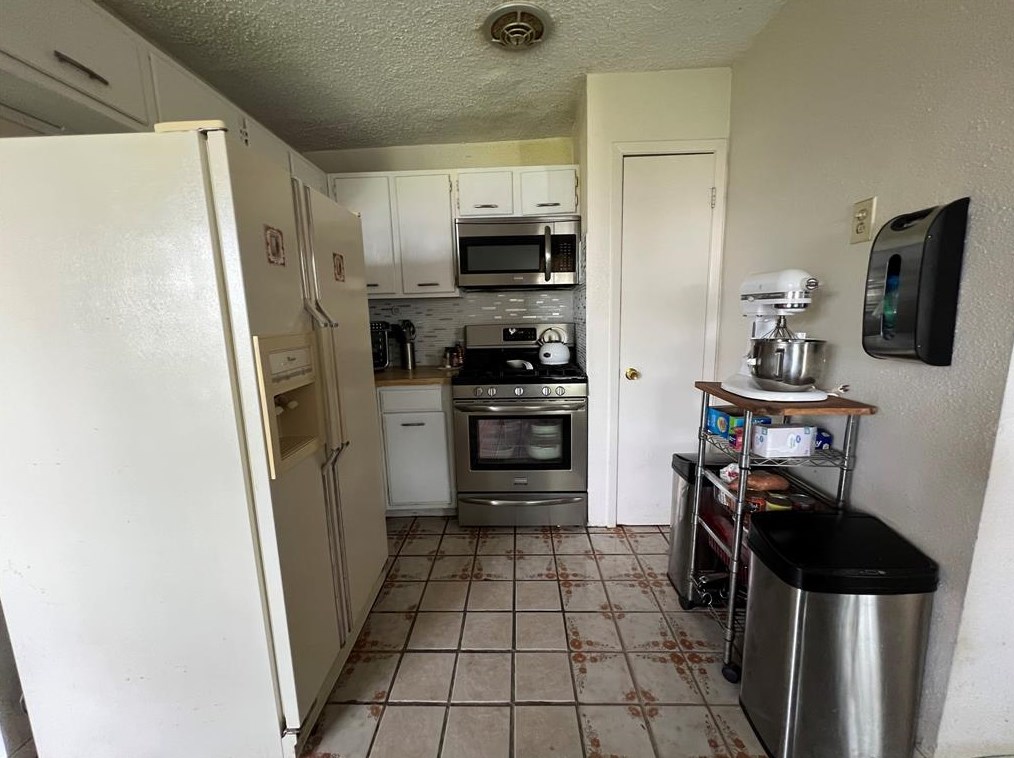 10902 Sharpview Dr, Houston TX  77072-3008 exterior