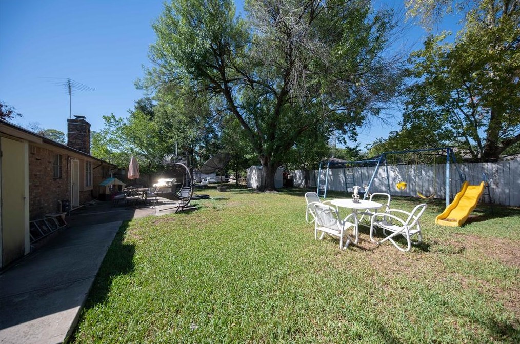10902 Sharpview Dr, Houston TX  77074-6224 exterior