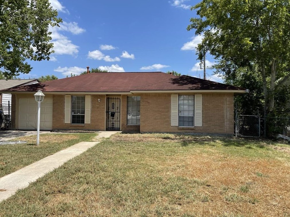 10715 Segrest Dr, Houston, TX 77047