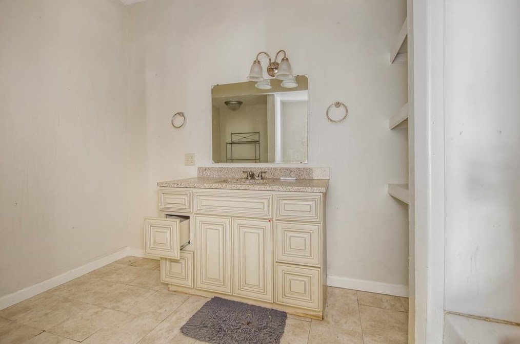 320 Tomlinson St, Grayburg TX  77659-3836 exterior