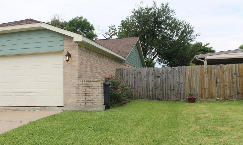 10322 Westedge Dr, Sugar Land, TX 77498