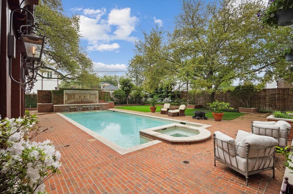 1517 Kirby Dr, Houston TX 77005-3143 exterior