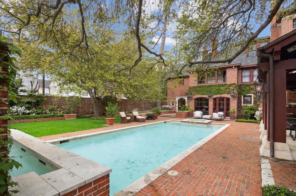 1517 Kirby Dr, Houston TX 77005-3143 exterior