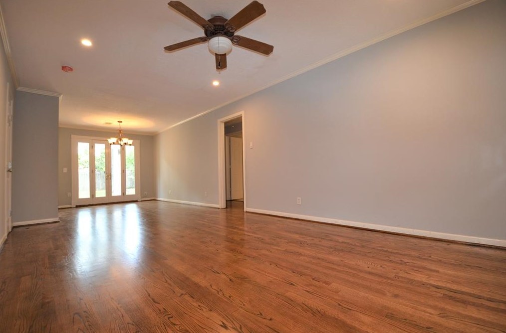 1902 Coulcrest Dr, Houston TX  77055-1410 exterior