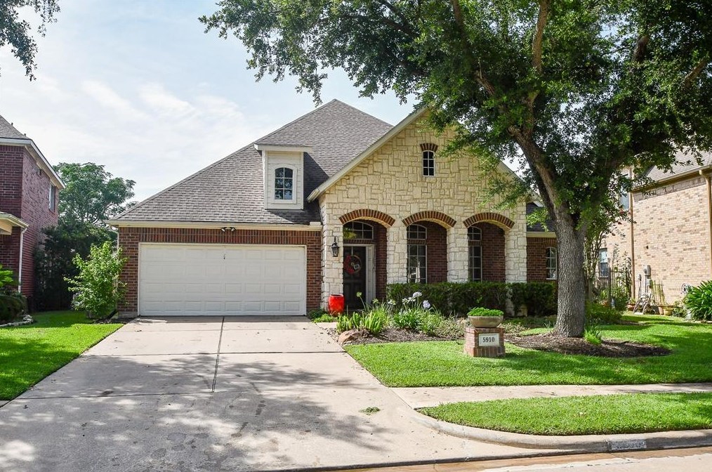 5910 Garden Hills Dr, Sugar Land, TX 77479