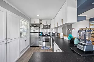 305 Ocean Blvd, Freeport, TX 77541 - Photo 4