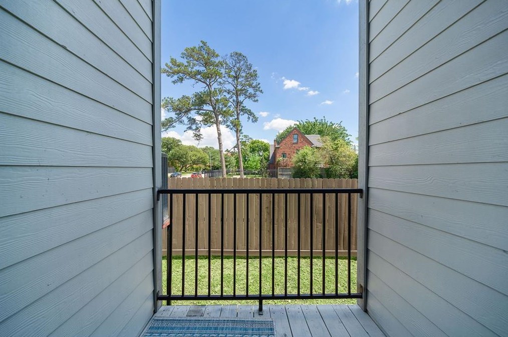 2616 Riverside Dr, Houston TX  77004-7611 exterior