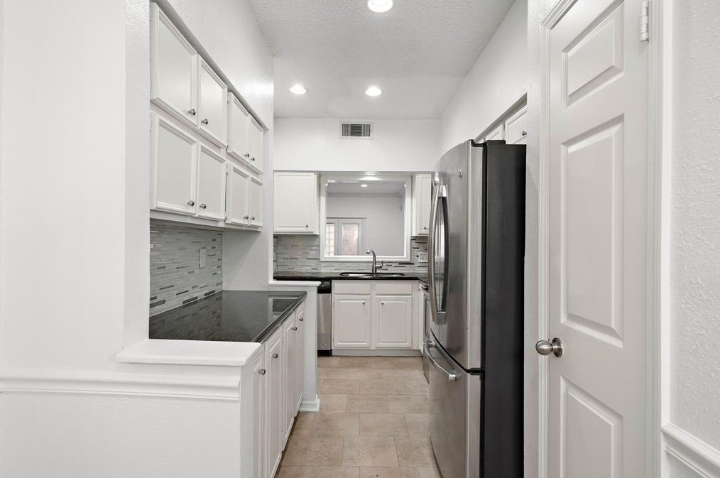 3702 Lake St, Houston TX  77098-5522 exterior