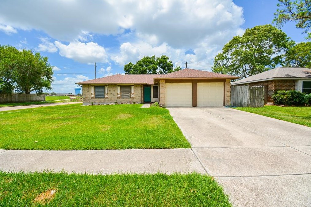1507 Lanier Dr, League City, TX 77573