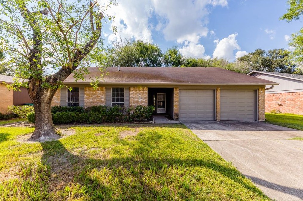 8047 Streamside Dr, Houston, TX 77088