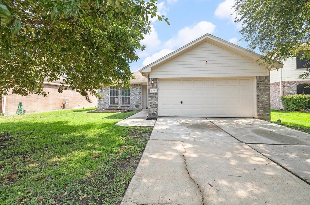 5719 Abundant Life Ln, Houston, TX 77048-1887