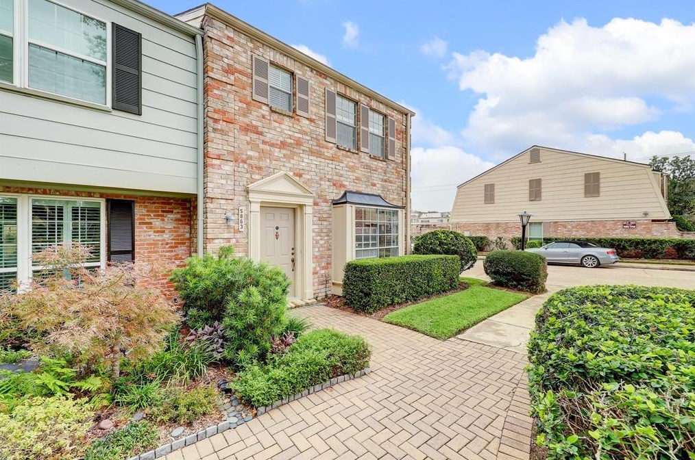 5863 Valley Forge Dr #113, Houston, TX