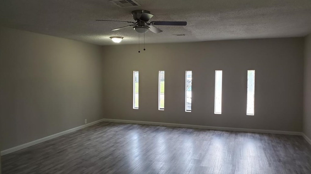 8622 Valley Meadow Dr, Houston TX  77078-3700 exterior