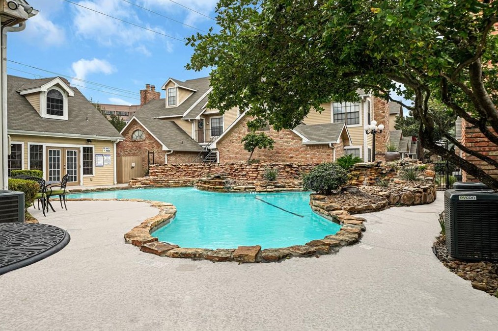 2300 Old Spanish Trl, Houston TX  77054-2154 exterior