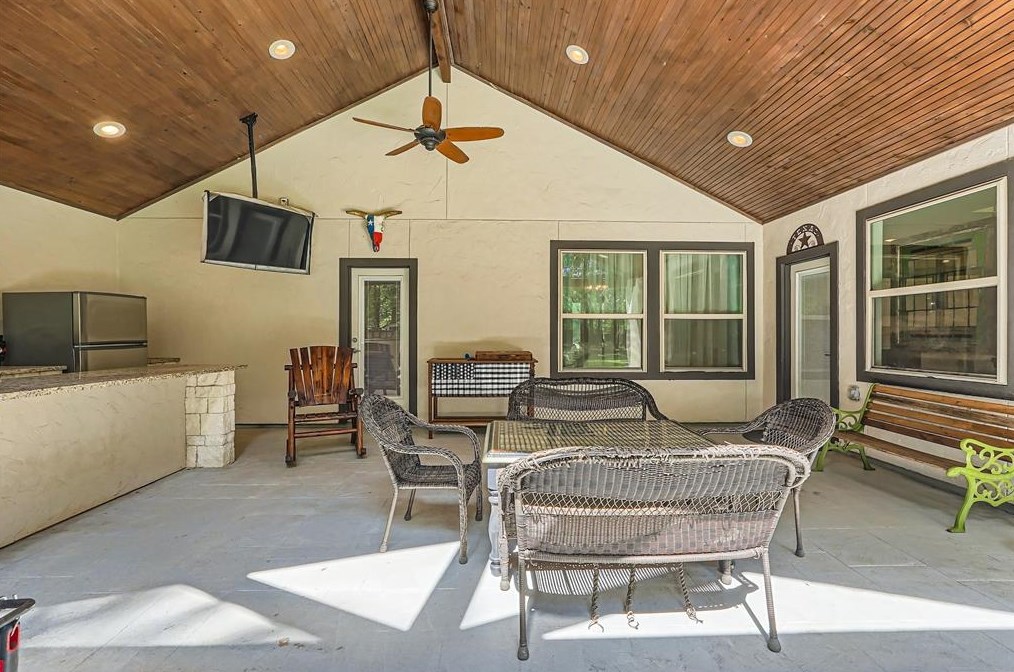 22885 Cumbre Dr, Porter, TX 77365-3756