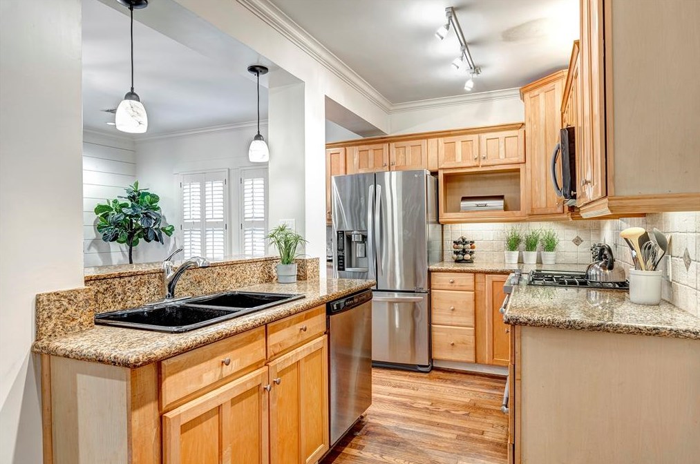 1530 Harvard St, Houston TX  77008-4217 exterior