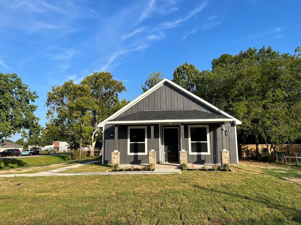 801 Chestnut St, La Marque, TX 77568-4311
