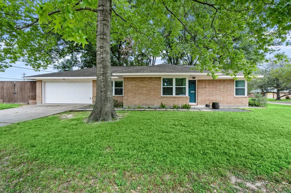 2218 Stonecrest Dr, Houston, TX 77018