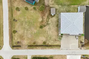 945 Gulfview Dr, Crystal Beach, TX 77650 - Photo 34