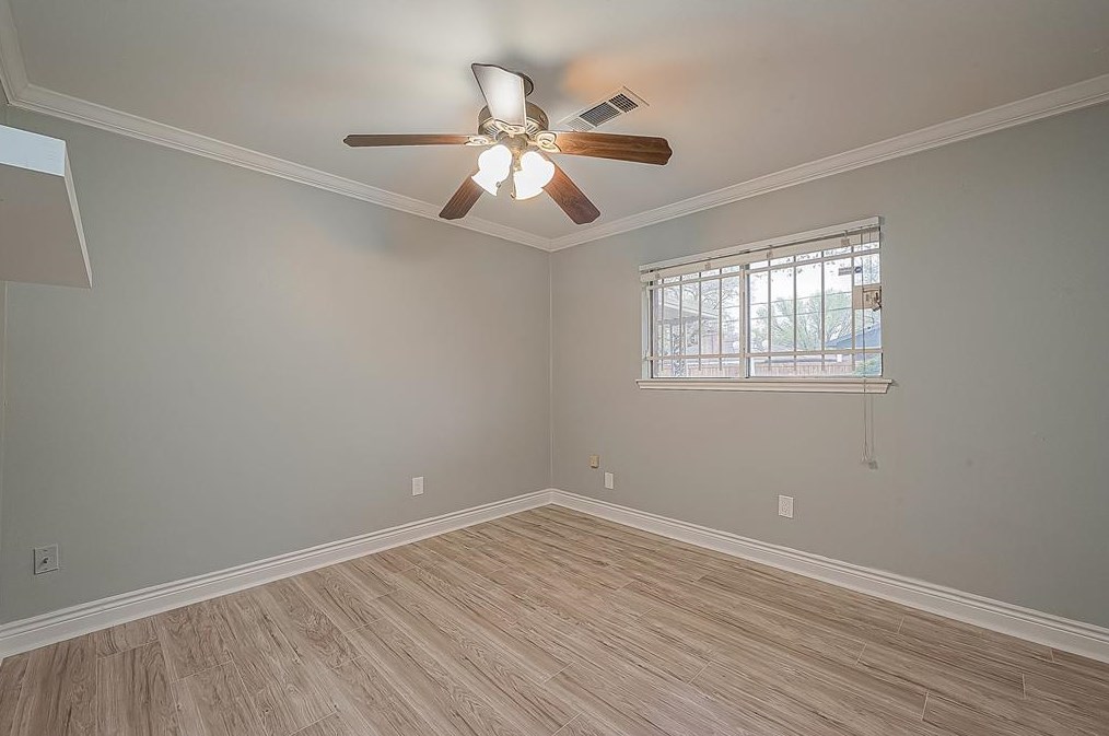 5919 Victory Dr, Houston TX  77088-7623 exterior