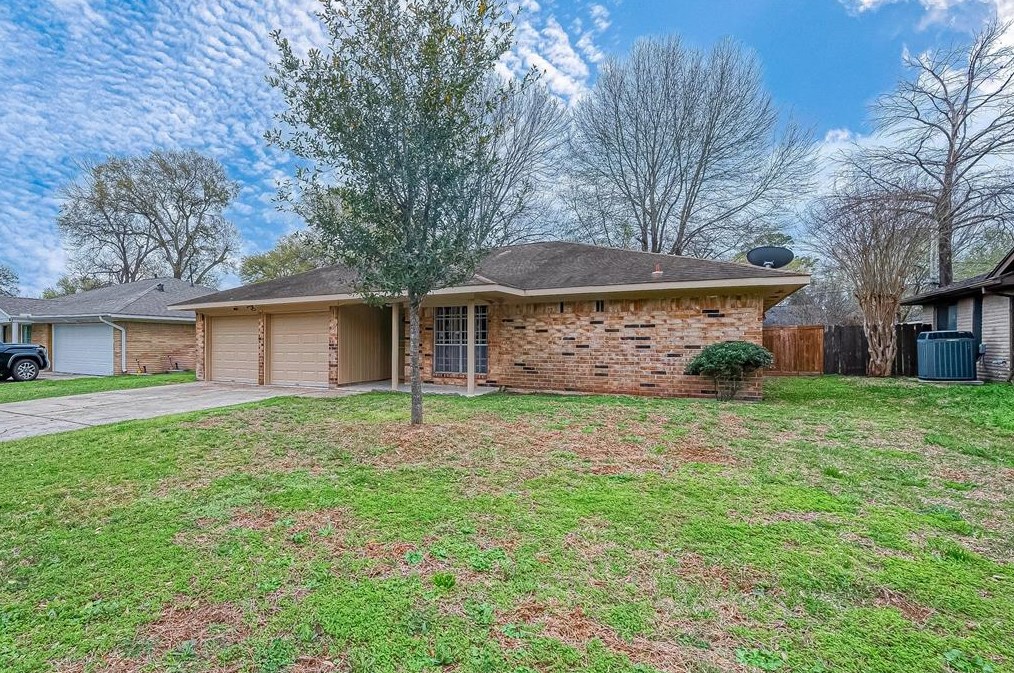 5919 Victory Dr, Houston TX  77088-6609 exterior